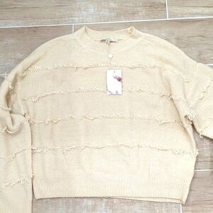 Nwt- Juniors Chelsea and violet sweater.beige size M.